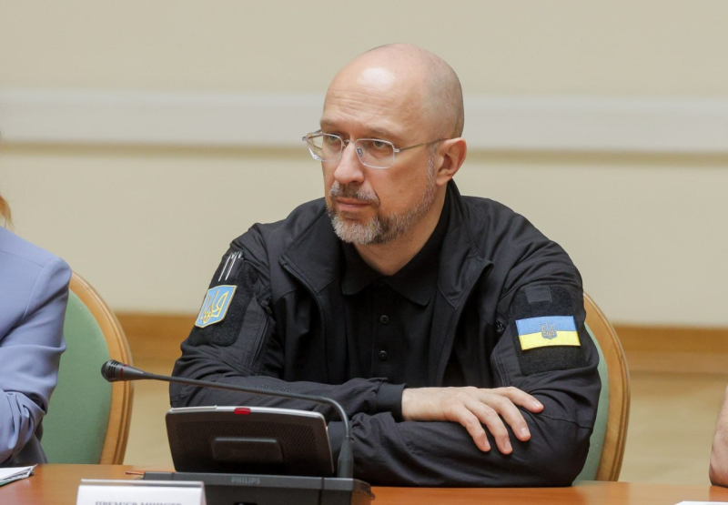 Кабінет Міністрів України - Представники уряду та громадськість об'єднали зусилля для визначення наступних етапів втілення проекту Національного військового меморіального кладовища.