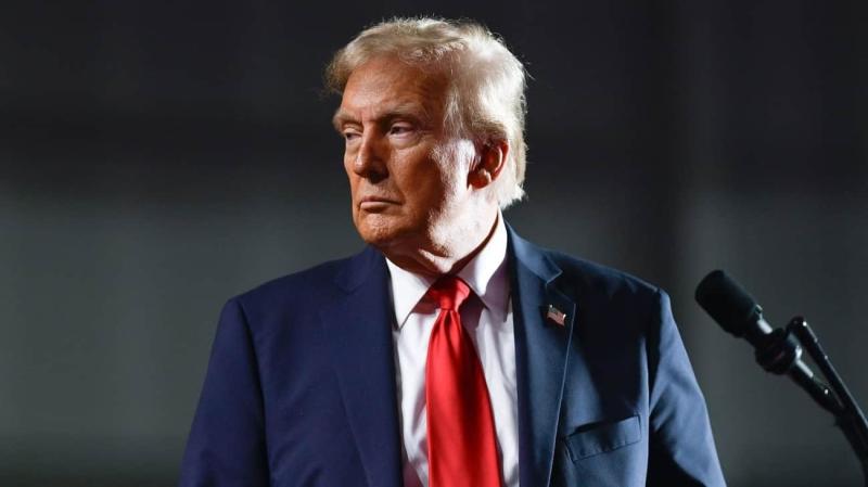 Трамп уникнув коментувати питання щодо призупинення військової допомоги Україні.