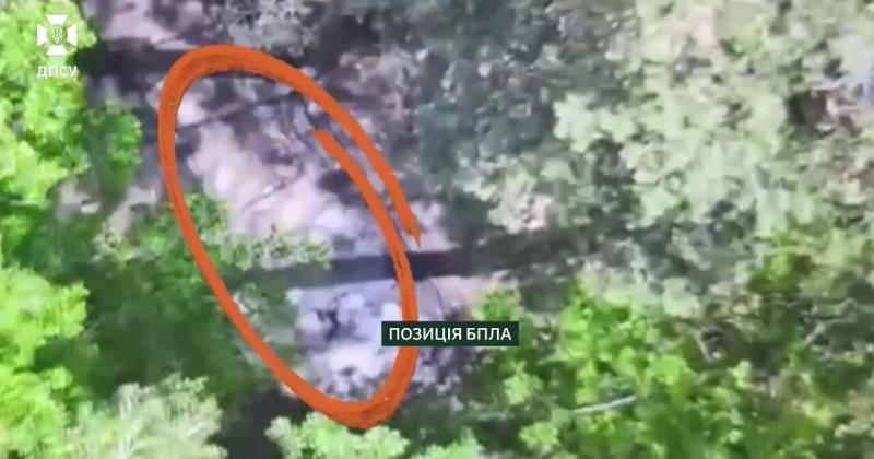 Прикордонники ліквідували вісім автомобілів, місце запуску безпілотників та чотири сховища російських військ на Південно-Слобожанському напрямку. ВIДЕО