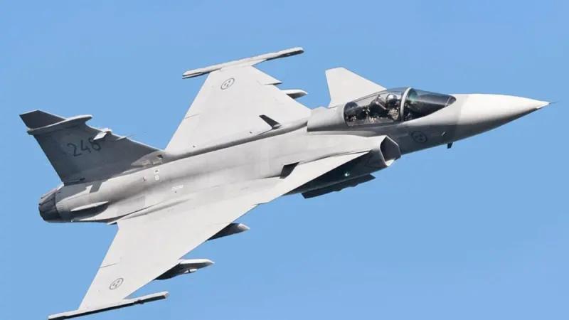 Зеленський: Ми сподіваємося отримати 150 літаків Gripen для України, і перші з них очікуються вже в наступному році.