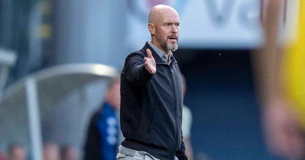 Вулверхемптон проводить переговори з двома кандидатами на пост головного тренера, одним із яких є тен Хаг.