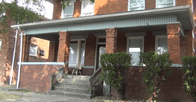 Студенти натрапили на приховане приміщення в підземеллі: жахлива знахідка.