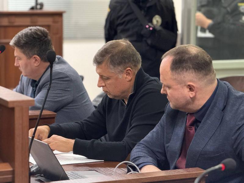 Справа корупційної схеми в енергетичному та оборонному секторах: Миронюка привезли до Вищого антикорупційного суду.