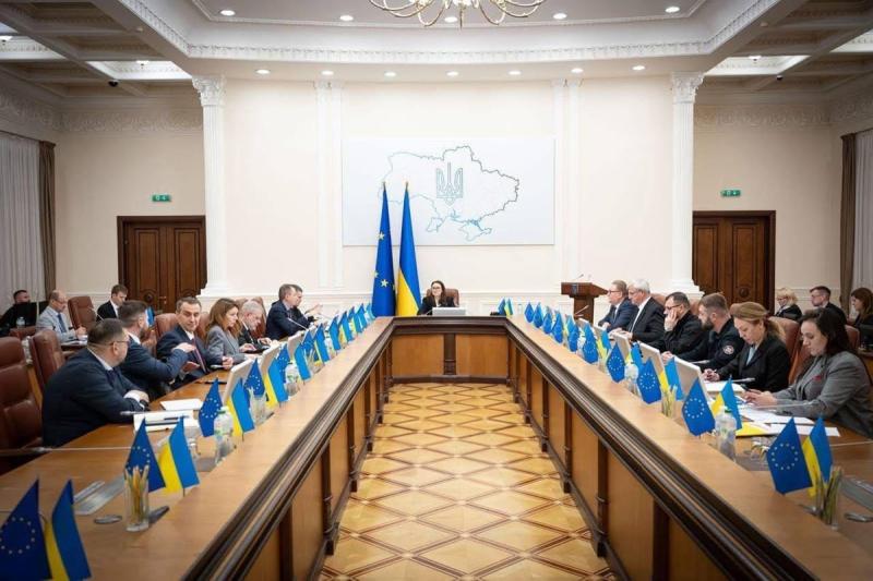 У Верховній Раді панує занепокоєння: які дії вживає Кабінет Міністрів під час найбільшого корупційного скандалу?