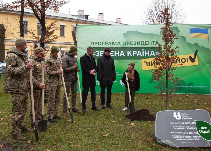 В Україні реалізовано програму висадження мільярда дерев, ініційовану Зеленським.