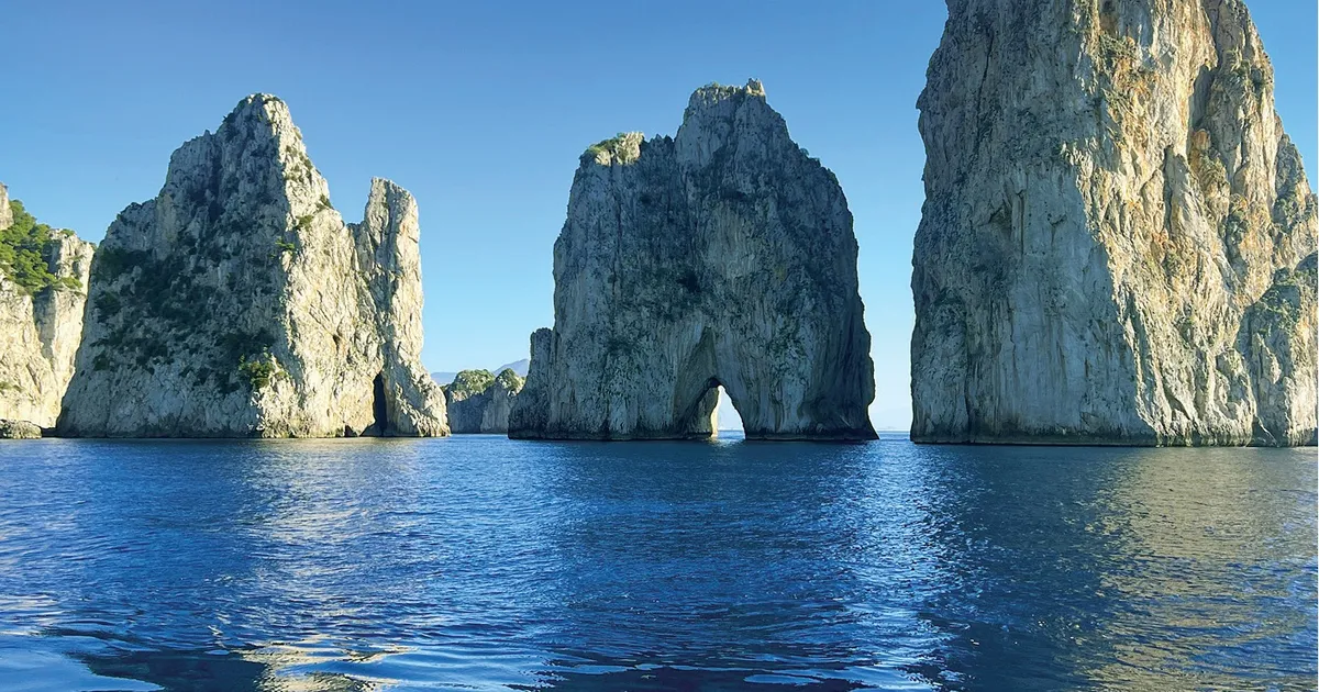 Яскраві будівлі, оранжеві сади та дивовижні ландшафти.