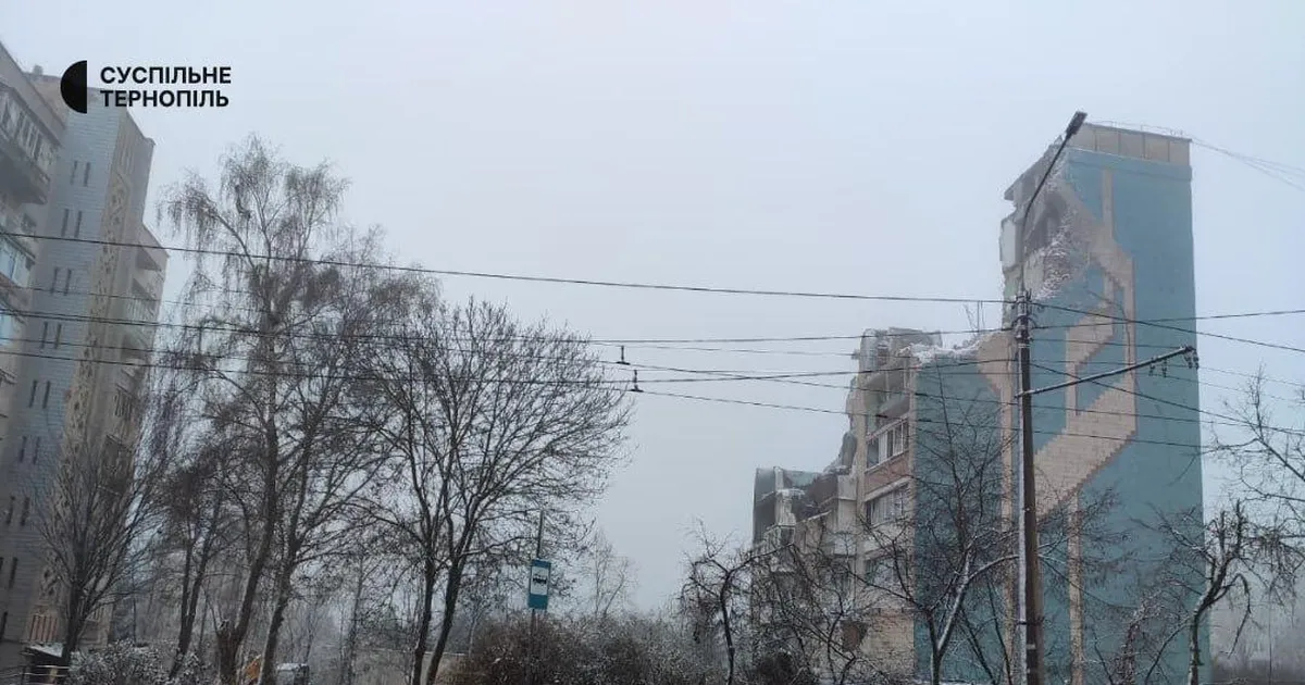 Внаслідок російської атаки в Тернополі загинуло 34 особи, повідомляє Суспільне.