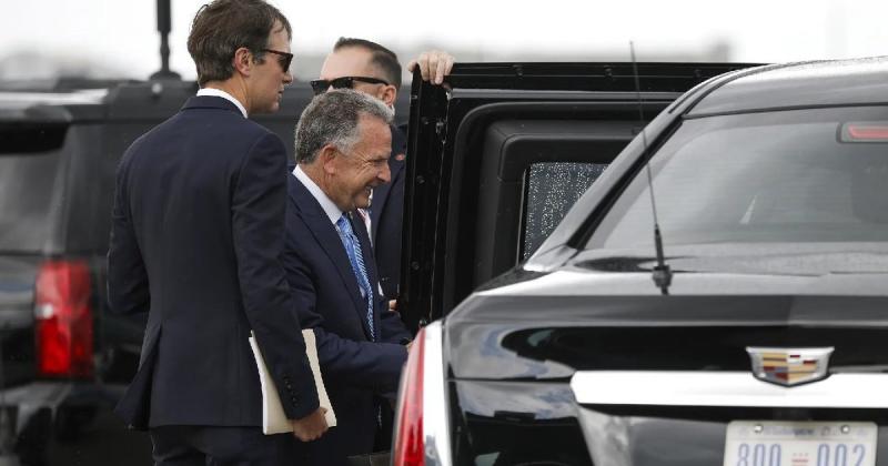 На зустрічі з українською делегацією в неділю США прагнуть обговорити питання територіальних прав і гарантій безпеки, повідомляє Axios.