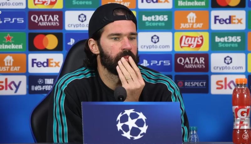 Аліссон висловив свою думку щодо суперечки між Салахом та Слотом.