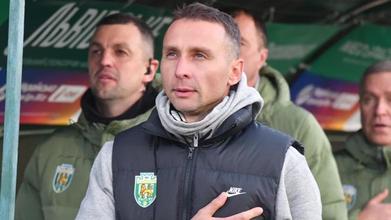 Карпати планують оновлення тренерського складу, і клуб активно розглядає можливості для співпраці з іноземними фахівцями.