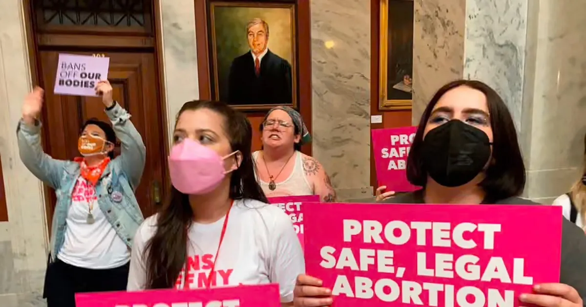 Американку обвинувачують у вбивстві на підставі підозри в тому, що вона самостійно перервала вагітність.