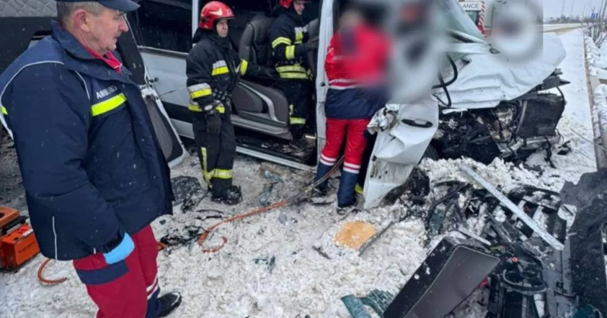 На Львівщині, неподалік кордону, внаслідок дорожньо-транспортної пригоди сталася блокада траси: за попередніми даними, постраждали щонайменше п'ятеро осіб.