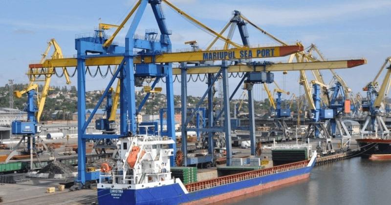 Російська Федерація впроваджує інтеграцію захопленого порту Маріуполя в свою економічну структуру, згідно з даними розвідки.