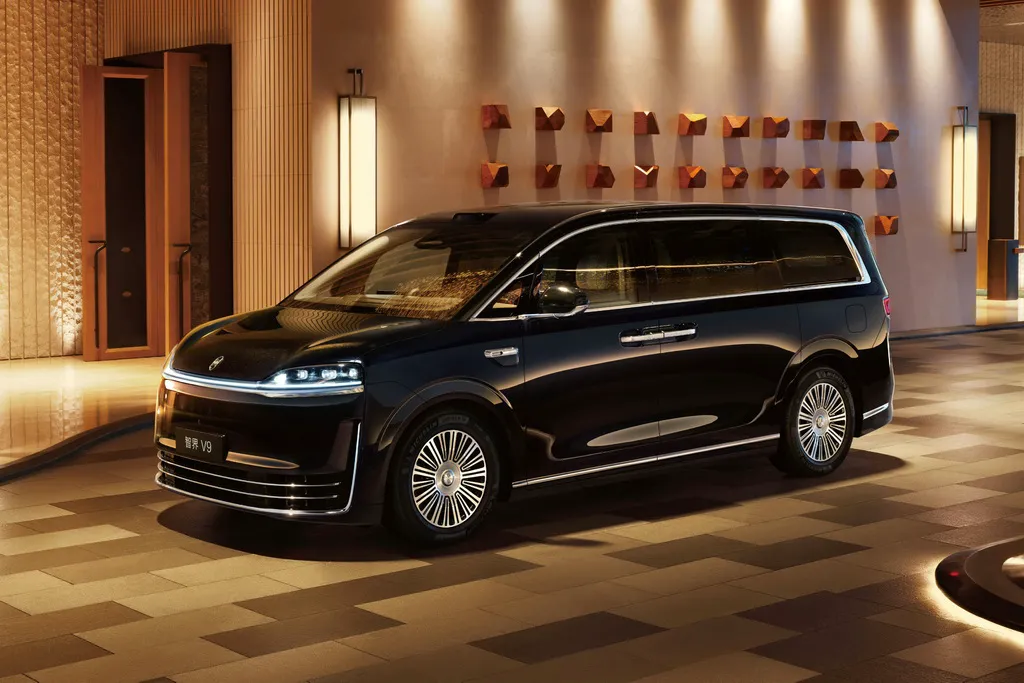 Luxeed представив свіжі відомості про мінівен V9 - Авто Інформатор.