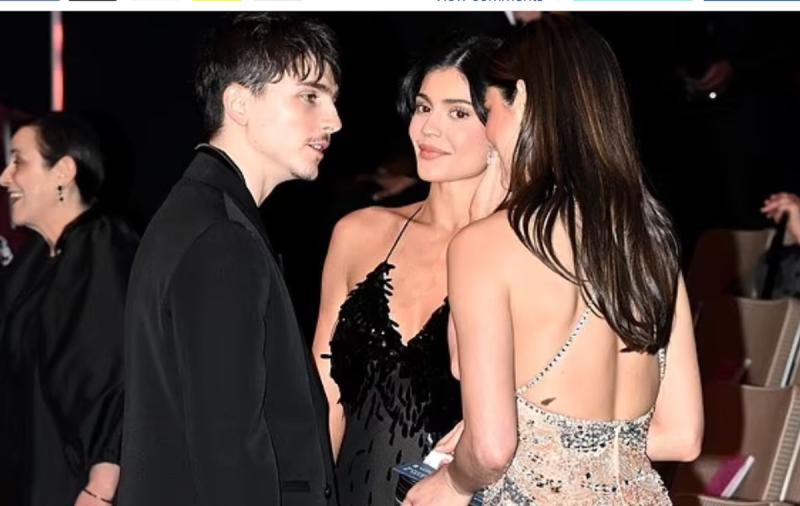 Не могли відвести погляду одне від одного: Кайлі Дженнер у вражаючій сукні та Тімоті Шаламе стали зірками на церемонії BAFTA.