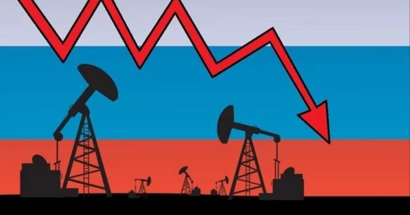 Видобуток нафти в Російській Федерації зменшується внаслідок зростання тиску з боку Сполучених Штатів, повідомляє Bloomberg.