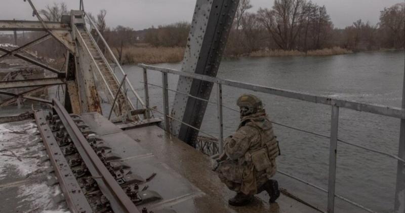 Російські війська активно намагаються переправитися через річку Оскіл, намагаючись закріпитися на нових позиціях, але їхні спроби зазнають невдачі, - заявив командир підрозділу TERRA Волохов.