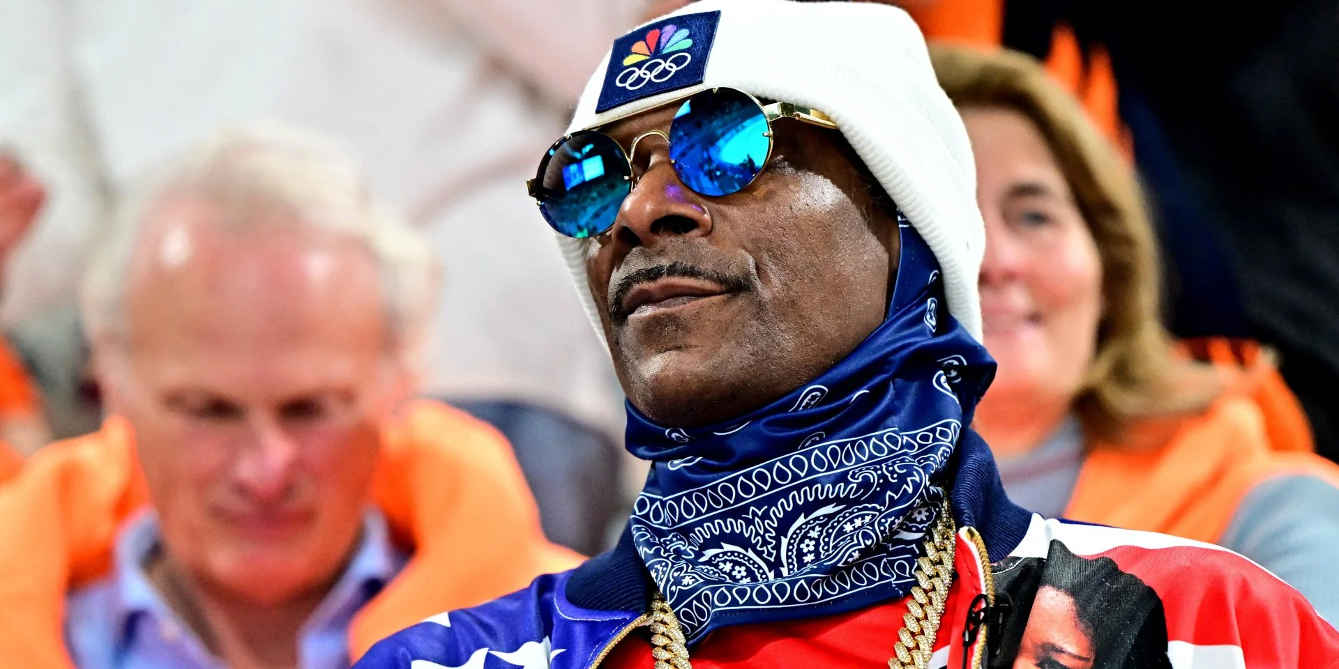 На Олімпійських іграх 2026 року Снуп Догг отримав безкоштовний обід у ресторані через труднощі з оплатою карткою. Вдячний за таку щедрість, він вирішив висловити свою подяку власникам закладу.