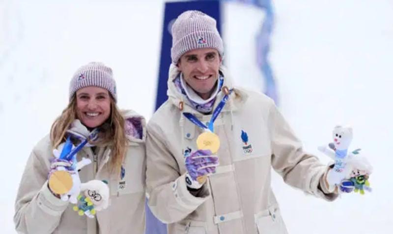 Франція здобула своє перше історичне золото на Олімпійських іграх у змішаній естафеті зі скі-альпінізму - Футбол24.