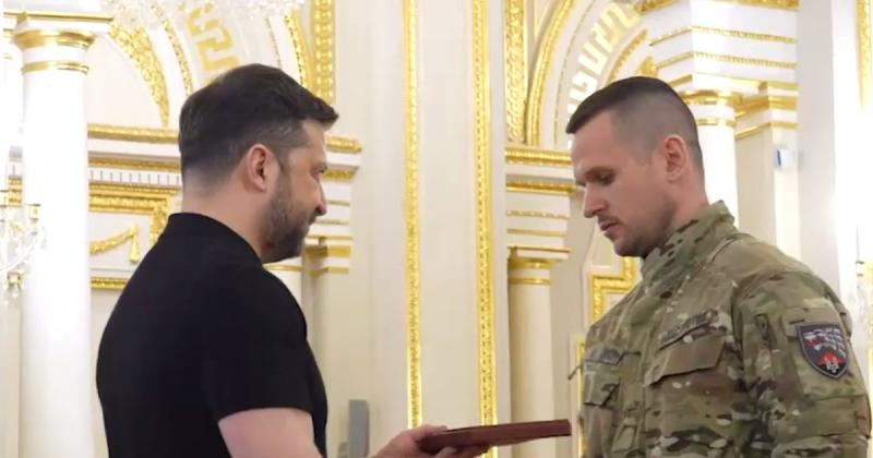 Зеленський вручив нагороди військовим та родинам загиблих на честь Дня добровольця. ВІДЕО