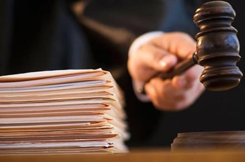 В Румунії почали судовий процес над українцем, який був винуватцем аварії, що призвела до загибелі п'яти осіб. Разом з ним на лаві підсудних опинилися керівники компанії.