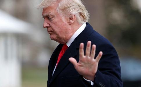 Трамп заявив, що Сполучені Штати завадять проходженню суден через Ормузьку протоку, якщо ті здійснювали платежі Ірану.