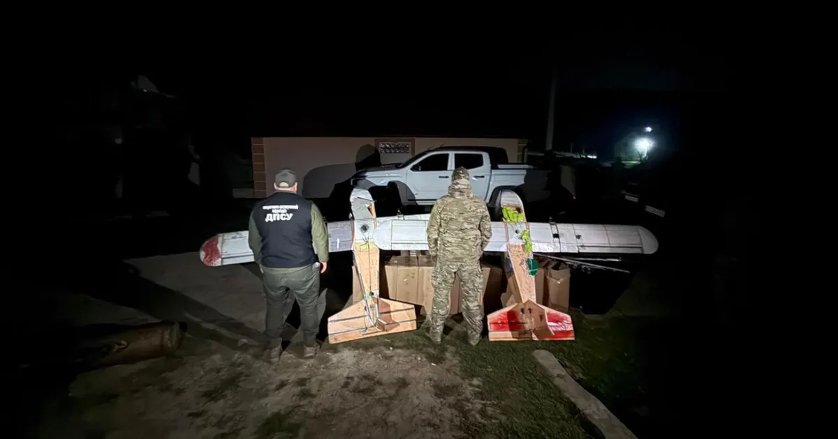 Повітряна контрабанда: на українсько-румунському кордоні затримано 16,5 тисяч пачок сигарет та безпілотні літальні апарати.