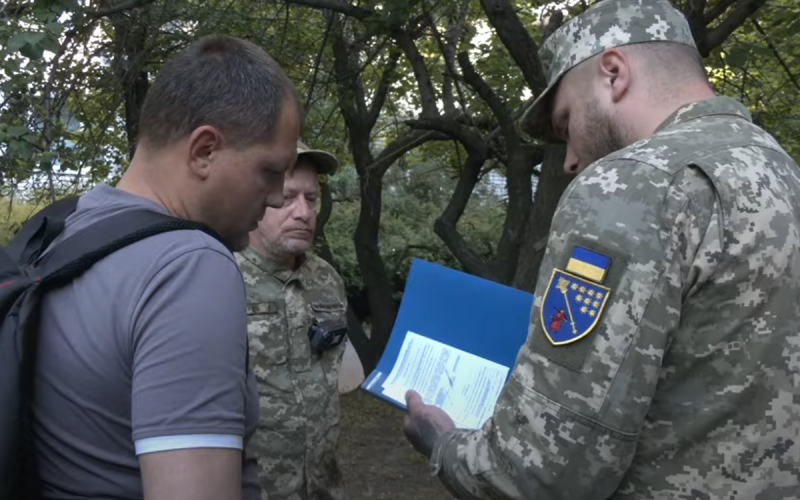 Водія мобілізували прямо з вбиральні: автобус з дітьми залишився на дорозі