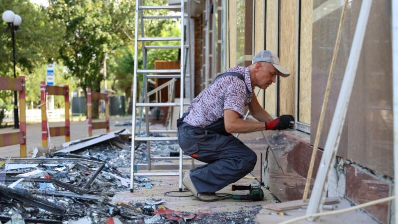 Протягом доби під час обстрілів постраждали 17 сіл та місто Херсон, внаслідок чого поранення отримали троє осіб, повідомив голова ОВА.