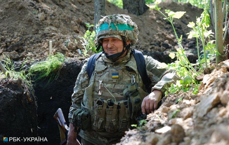 Протягом доби Російська Федерація зазнала втрат, що перевищують 1400 військовослужбовців та 100 одиниць автомобільної техніки, повідомляє Генеральний штаб.