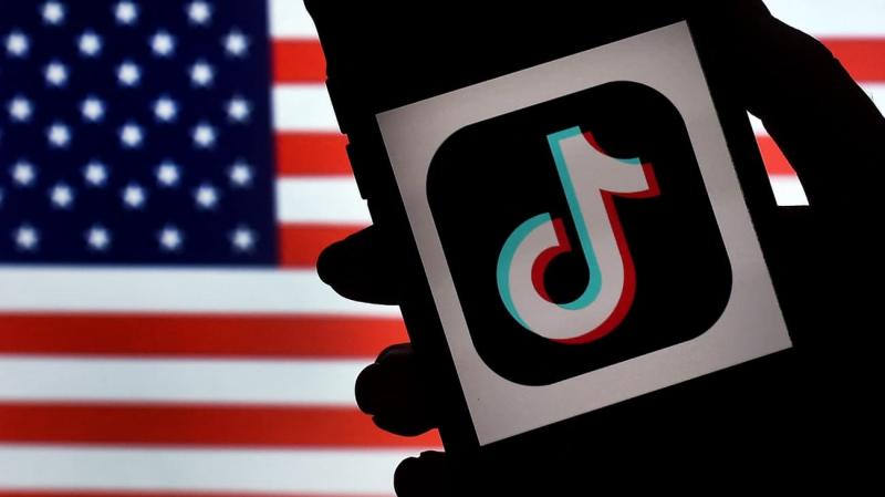 Трамп висловив думку, що тільки він здатен укласти угоду з TikTok, та попросив суд відстрочити заборону на цю платформу.