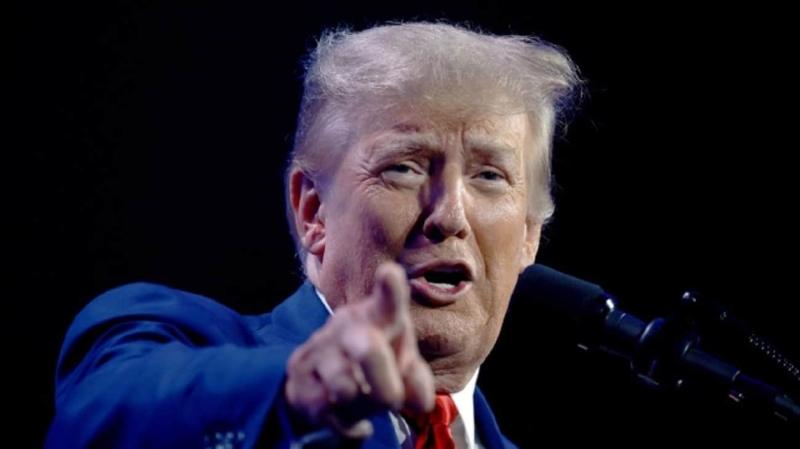 Трамп встановив обмеження на в'їзд до США для громадян 12 держав, повідомляють ЗМІ.