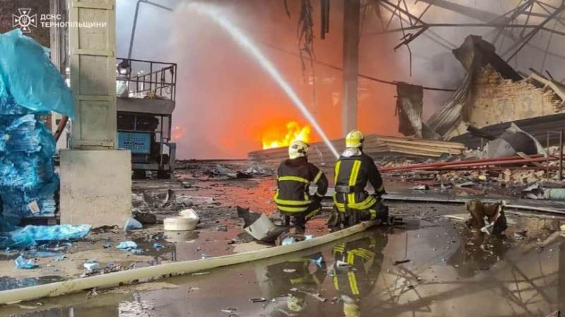 Нічна агресія з боку росії: у Тернополі зафіксовані жертви, місцевих жителів закликають не відкривати вікна через забруднення повітря.