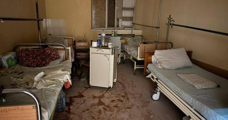 Російські війська обстріляли лікарню в Херсоні з артилерії: подробиці наслідків (фото)