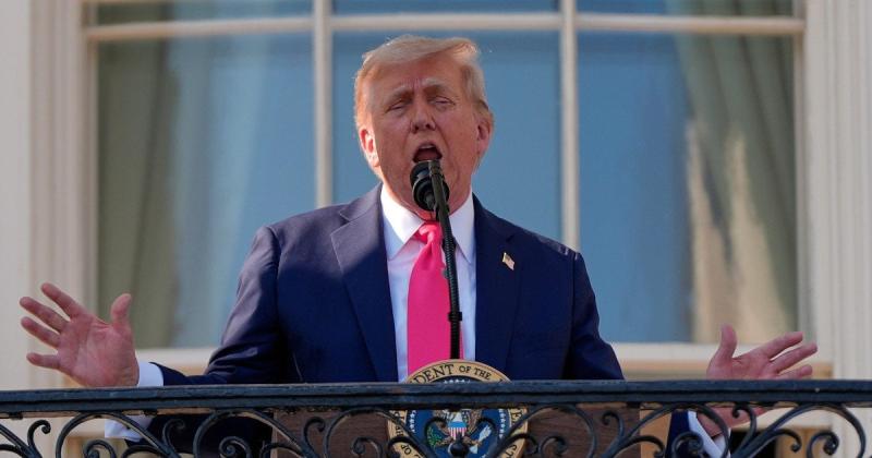 Трамп навмисно підтримує Путіна у його жорстоких діях проти України — аналіз від The Telegraph.