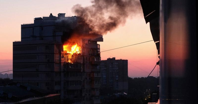 Росія з вечора обстрілює Україну ракетами та безпілотниками, і це далеко не кінець.