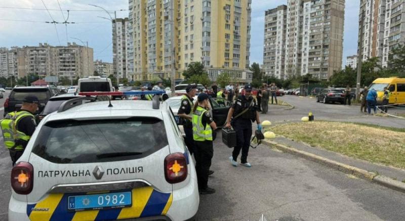 У Києві був застрелений чоловік, правоохоронці з'ясовують деталі події.