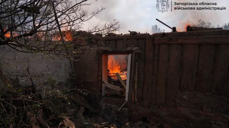 Окупаційні сили завдали удару по території Степногірської громади: зафіксовані руйнування, є постраждала жінка.