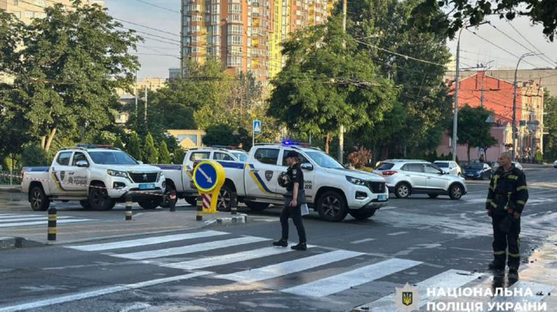 В столиці внаслідок обстрілу було обмежено рух на кількох вулицях, а громадський транспорт змінив свої маршрути.