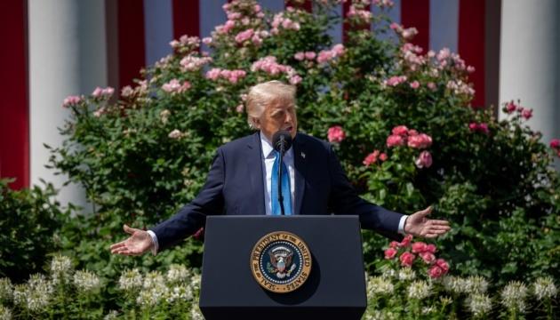 Трамп має намір вперше надати Україні військову допомогу в межах своїх президентських повноважень, повідомляє Reuters.