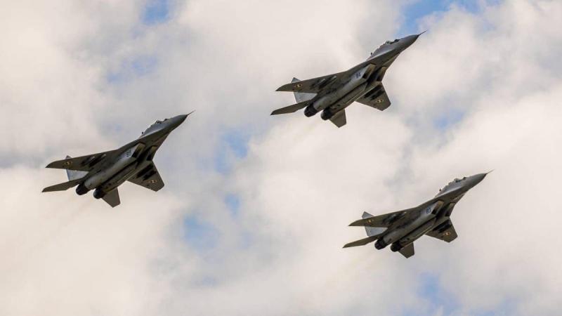 Польща посилила свою авіацію та системи протиповітряної оборони у відповідь на масштабний ракетний обстріл з боку Росії по Україні.