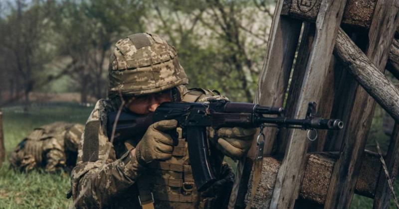 Літнє наступаюче військове дійство Росії: у CNN повідомили про можливу небезпеку оточення трьох українських міст і її потенційні наслідки.