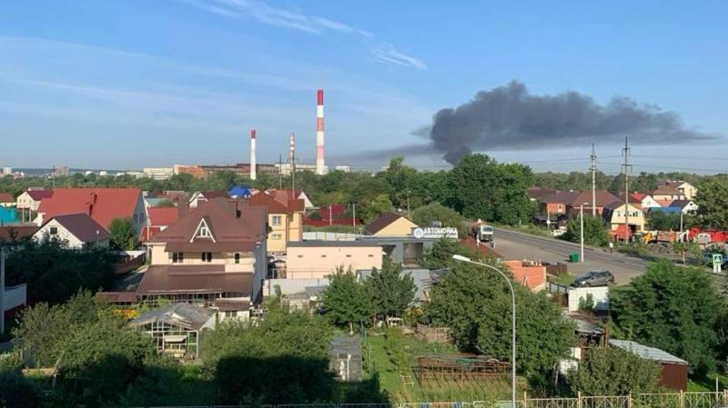 Дрони Служби безпеки України влучили в завод з виробництва радіоелектроніки в Пензі, повідомляють джерела.