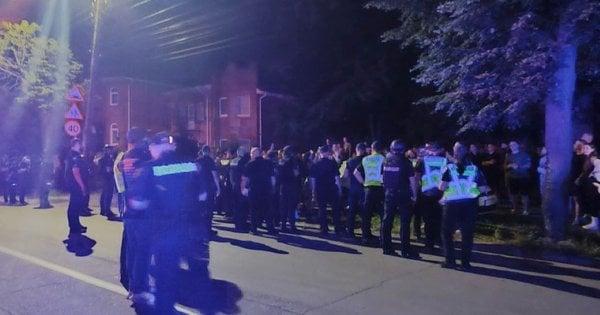У Вінниці майже сто осіб виступили з вимогою звільнити чоловіків, яких, за чутками, ТЦК утримує на стадіоні.