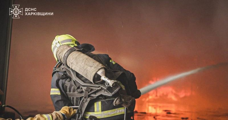 У Харкові безпілотник з Росії вдарив по меблевому магазину, внаслідок чого шість осіб отримали травми, повідомив мер міста.