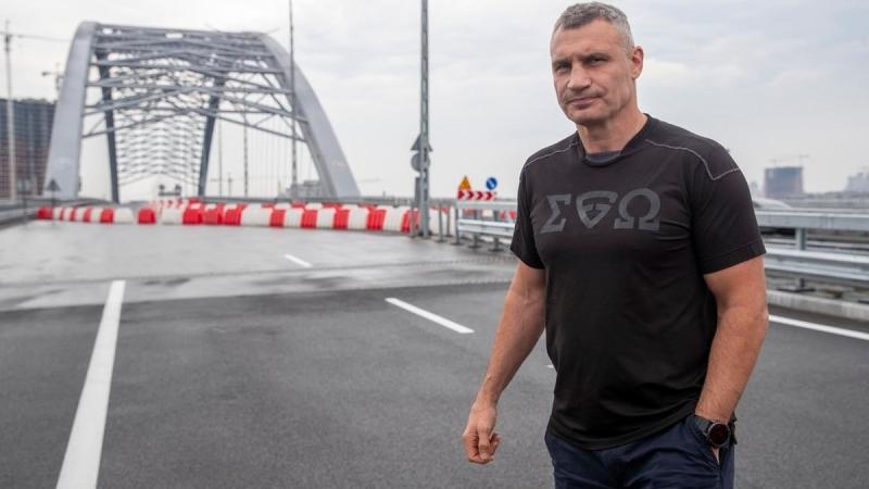 Дорожній рух через Подільський мостовий перехід буде повністю відновлено в суботу, повідомив Кличко.