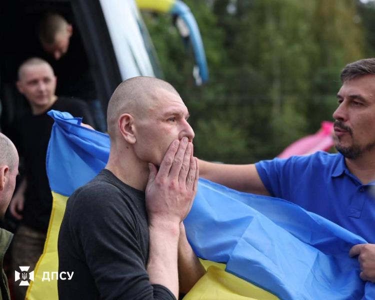 Шість буковинців повернулися з полону ворога - Газета 