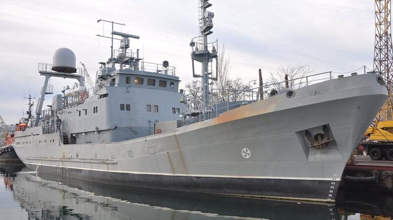 Атака російських сил на військовий корабель призвела до загибелі двох моряків, ще кілька осіб вважаються зниклими безвісти.
