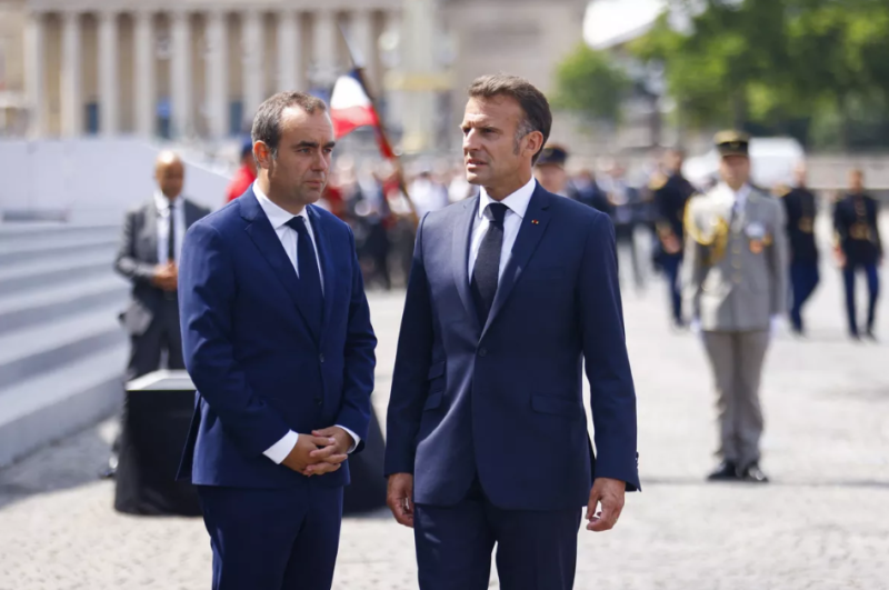 Прем'єр-міністр Франції залишив свою посаду після 27 днів перебування на ній.