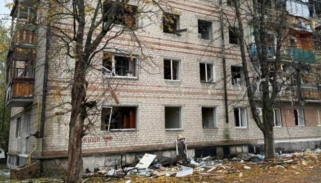 Внаслідок обстрілів, що велися по Слов'янську та Костянтинівці, одна особа загинула, а 11 отримали поранення.